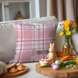 Détail de la taie d'oreiller à carreaux roses avec motif lapin pour décoration de Pâques