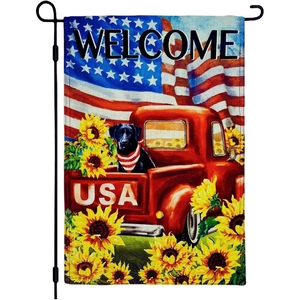 Bandera de jardín americana con camión rojo y girasoles en un soporte de metal negro