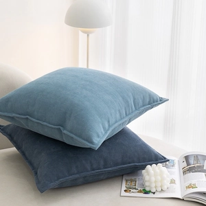 Blauwe chenille kussenhoezen met visgraatpatroon voor modern woonkamerinterieur