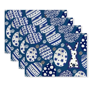 Set van 4 donkerblauwe Pasen placemats met schattig wit konijn en kleurrijke eieren