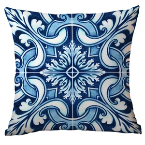 Funda de cojín cuadrada con patrón geométrico de azulejos mediterráneos en azul y blanco