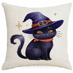 Detail der Leinen-Kissenhülle mit Halloween-Katze im lila Hexenhut auf hellem Stoff