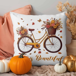 Dettaglio federa autunnale con bicicletta vintage e scritta dorata 'is Beautiful'