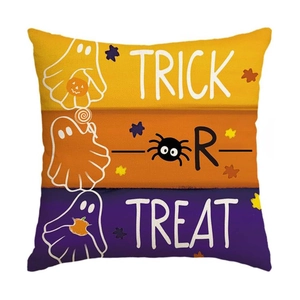 Dettaglio della federa per cuscino di Halloween con fantasmi e scritta Trick or Treat