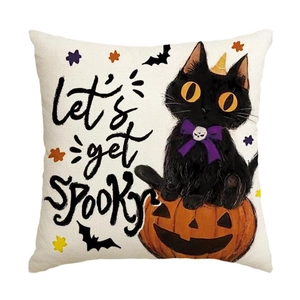 Dettaglio della federa di Halloween con gatto, zucca e illustrazione di pipistrello