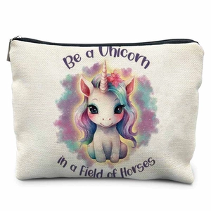Détail du sac de rangement en toile licorne avec fermeture éclair et texture de tissu robuste