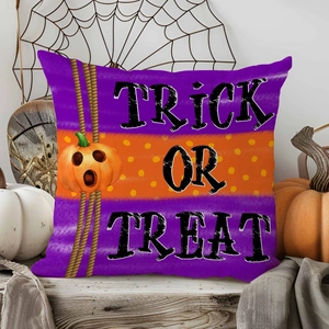Détail de la taie d'oreiller d'Halloween en lin avec rayures violettes et motif citrouille