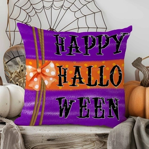 Détail de la taie d'oreiller Halloween avec rayures violettes et texte Happy Halloween