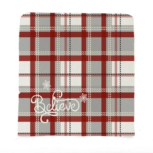 Housses de chaise de Noël à carreaux rouges et gris avec texte Believe et flocons de neige