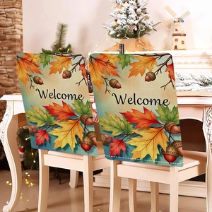 Detailansicht von zwei herbstlichen Stuhlbezügen mit Ahornblatt und Welcome Text
