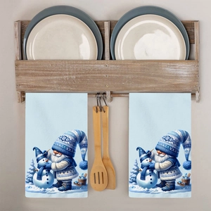 Detailansicht blauer Weihnachts-Wichtel Küchenhandtücher an einem Holzständer