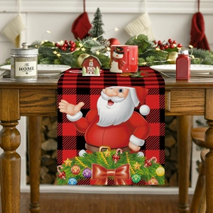Kerst tafelloper met kerstman print en rode geruite stoffen textuur voor de tafel