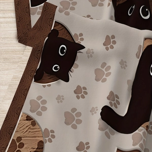 Vue détaillée du tissu crème orné de chats noirs minimalistes et d'empreintes de pattes brunes