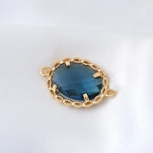 18k vergoldeter ovaler Anhänger mit dunkelblauem Edelstein und Spitzenrand für DIY-Schmuck