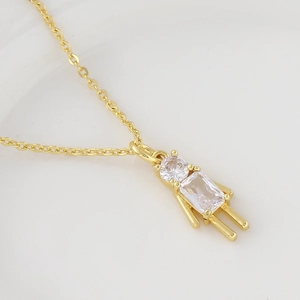 Collier Pendentif Petite Fille en Cuivre Plaqué Or et Zirconia pour Femme Bijoux de Mode Personnalisés Style Ins