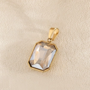 Rechthoekige champagne edelsteen hanger met gouden zetting voor het maken van sieraden