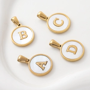 Pendentif Lettre Alphabet en Acier Inoxydable Rond avec Incrustation de Coquille Électroplaqué Or pour Bijouterie DIY