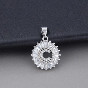Ciondolo circolare lettera C placcato oro 18K con pietre di zircone cubico