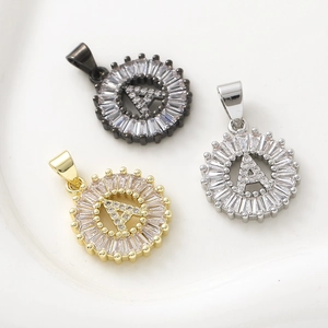 Pendente Iniziale Rotondo in Rame Placcato Oro 18K con Zirconia Ciondolo Lettera per Collana Donna Solo Pendente No Catena