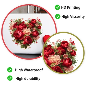 Vue détaillée du sticker mural rose en forme de cœur avec impression HD et texture