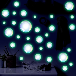 Lichtgevende groene bubbel muurstickers in diverse maten voor decoratie van de kinderkamer
