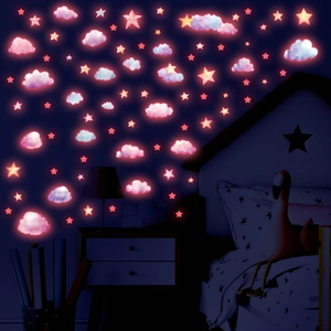 Stickers muraux étoiles et nuages roses lumineux pour décor de chambre d'enfant