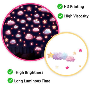 Stickers muraux étoiles et nuages lumineux avec effet de lueur et détails d'impression HD