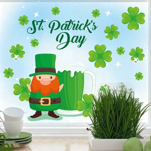 St. Patricks Day Fensteraufkleber mit Kobold, Bier und Kleeblatt auf Glas