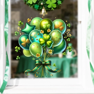 Detail von St. Patrick's Day Fensteraufklebern mit grünen Ballons und goldenen Kleeblättern