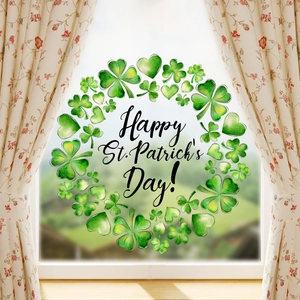 Detail der St. Patrick's Day Fensteraufkleber mit Kleeblatt-Kranz und Festtagsgruß