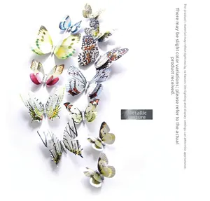 Détails de papillons 3D métalliques avec ailes pliées réalistes et motifs décoratifs