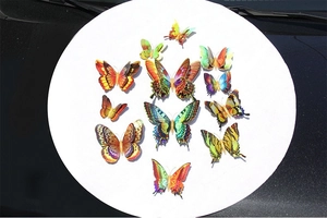Vue macro de stickers muraux papillons 3D avec des ailes double couche réalistes