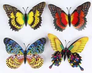 Vue détaillée de papillons magnétiques 3D à double couche avec des motifs réalistes