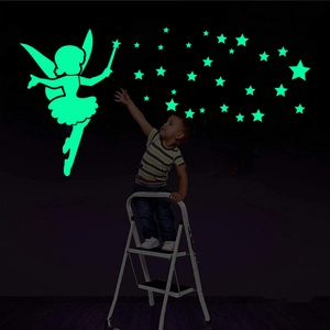 Adesivi murali con fata e stelle luminose effetto fluorescente verde per cameretta