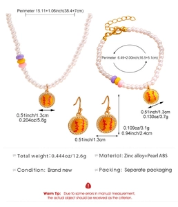 Dimensions détaillées de la parure de bijoux baseball en perles avec collier et boucles
