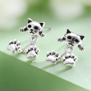 Pendientes vintage de plata oxidada con gato y garra diseño frontal y trasero