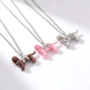 Modische Dackel-Halskette mit Anhängern in Braun, Rosa und Silber für stilvolle Damen