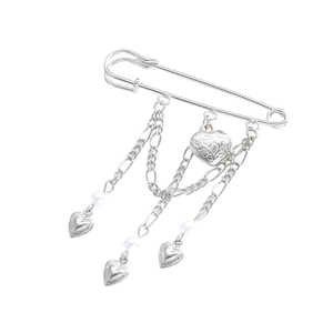 Broche épingle argentée à plusieurs couches avec pendentifs cœurs et perles élégantes