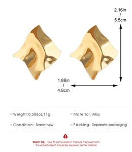 Detailed size and weight specs for these gold geometric irregular hoop earrings