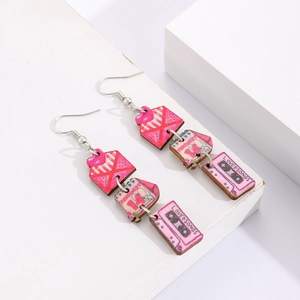 Boucles d'oreilles rétro en bois rose avec breloques enveloppe maison et cassette