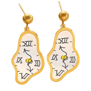 Pendientes creativos de reloj derretido dorado con números romanos de estilo surrealista