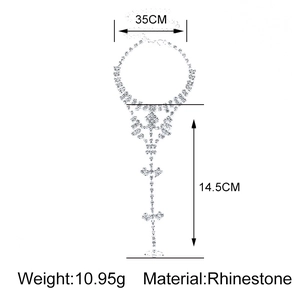 Bracelet de cheville en strass argenté avec dimensions 35 cm et 14,5 cm sur blanc
