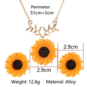 Detail showing sunflower pendant and stud earrings set with dimensions and weight info