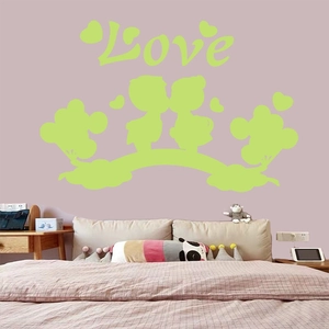 Sticker mural lumineux avec silhouette de couple et cœur vert pour décor de chambre