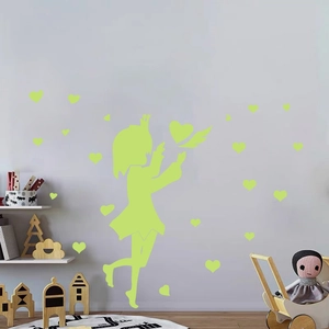 Stickers muraux lumineux avec silhouette de fille dansante et décalcomanies de cœur