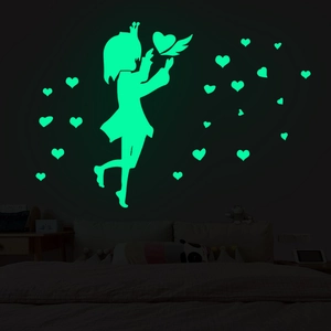 Stickers muraux fluorescents avec silhouette de fille et motifs de cœurs verts