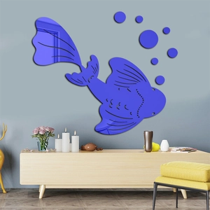 Dettaglio macro di adesivi murali a specchio carpa koi in acrilico blu scuro con bolle