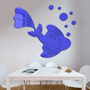 Dettaglio degli adesivi murali specchiati carpa koi blu in acrilico con bolle decorative
