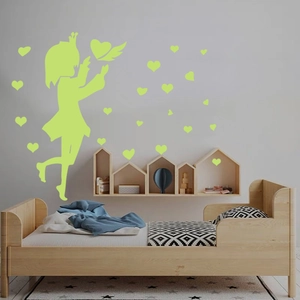 Stickers muraux fluorescents fille ailée et cœurs pour décoration chambre d'enfant