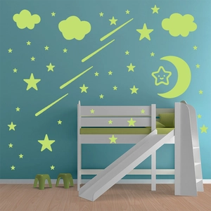 Leuchtende Wandtattoo-Set mit Mond Sternen und Wolken für Kinderzimmer Deko